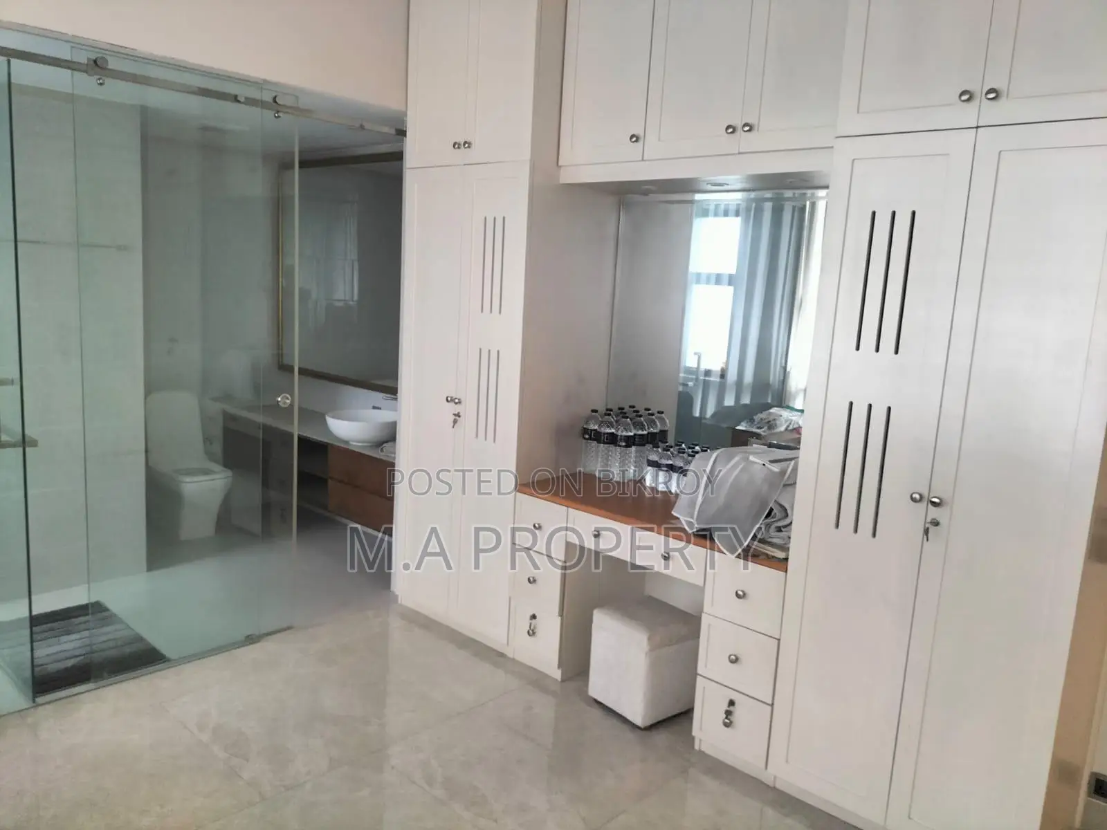 Fully Furnished 4-Bedroom Apartment (3000 sqft)