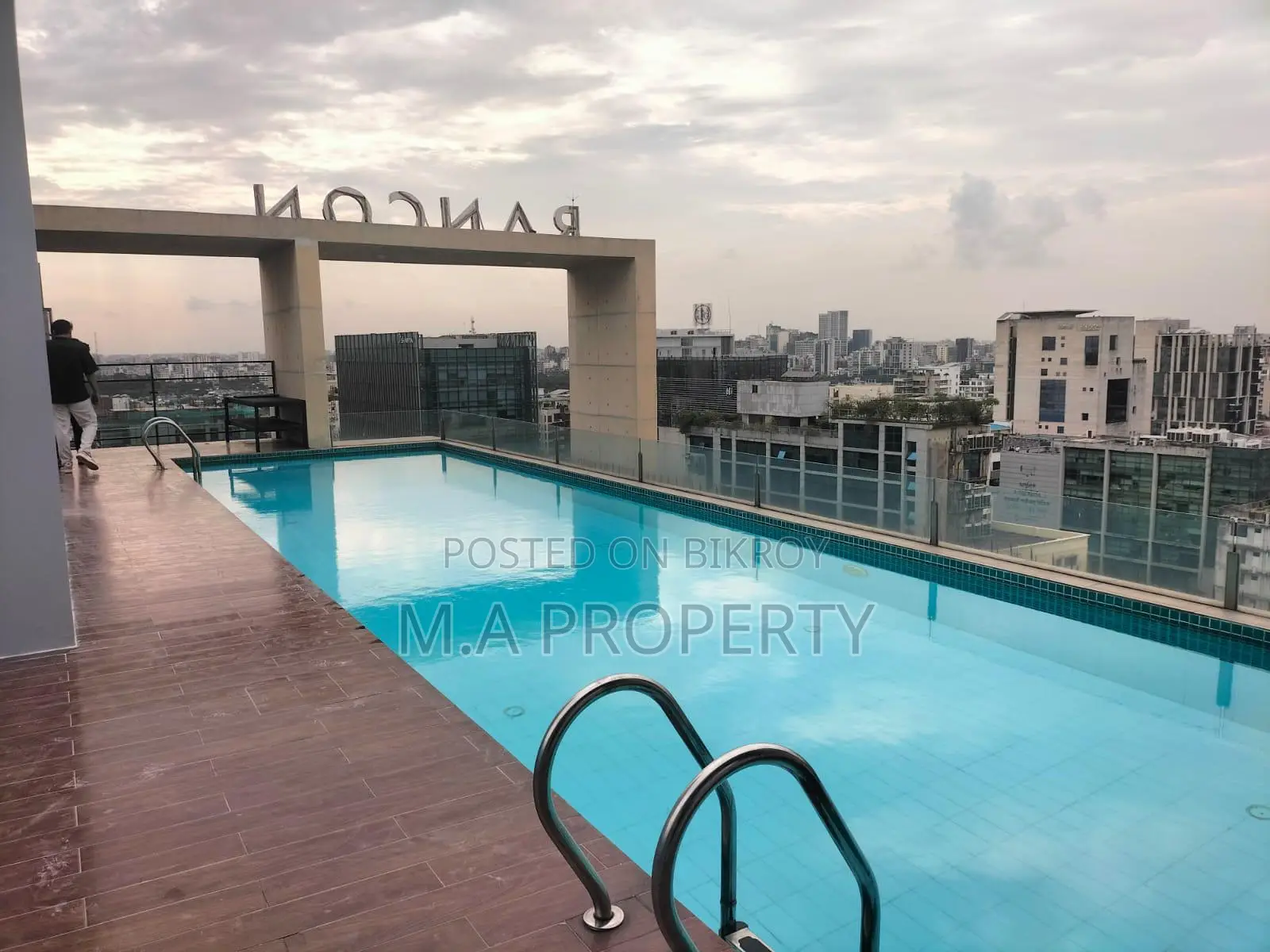 Fully Furnished 4-Bedroom Apartment (3000 sqft)