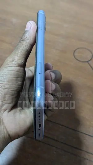 Apple iPhone 11 . (Used)