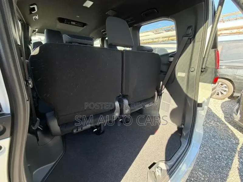 Toyota Noah Hybrid SZ Pearl New 2025