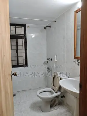 গুলশানে ২০০০ বর্গফুটের ৩ বেডরুমের আন-ফার্নিশড অ্যাপার্টমেন্ট ভাড়া হবে