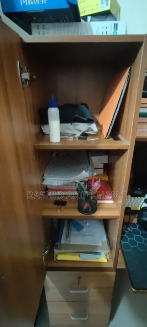একটি পড়ার টেবিল