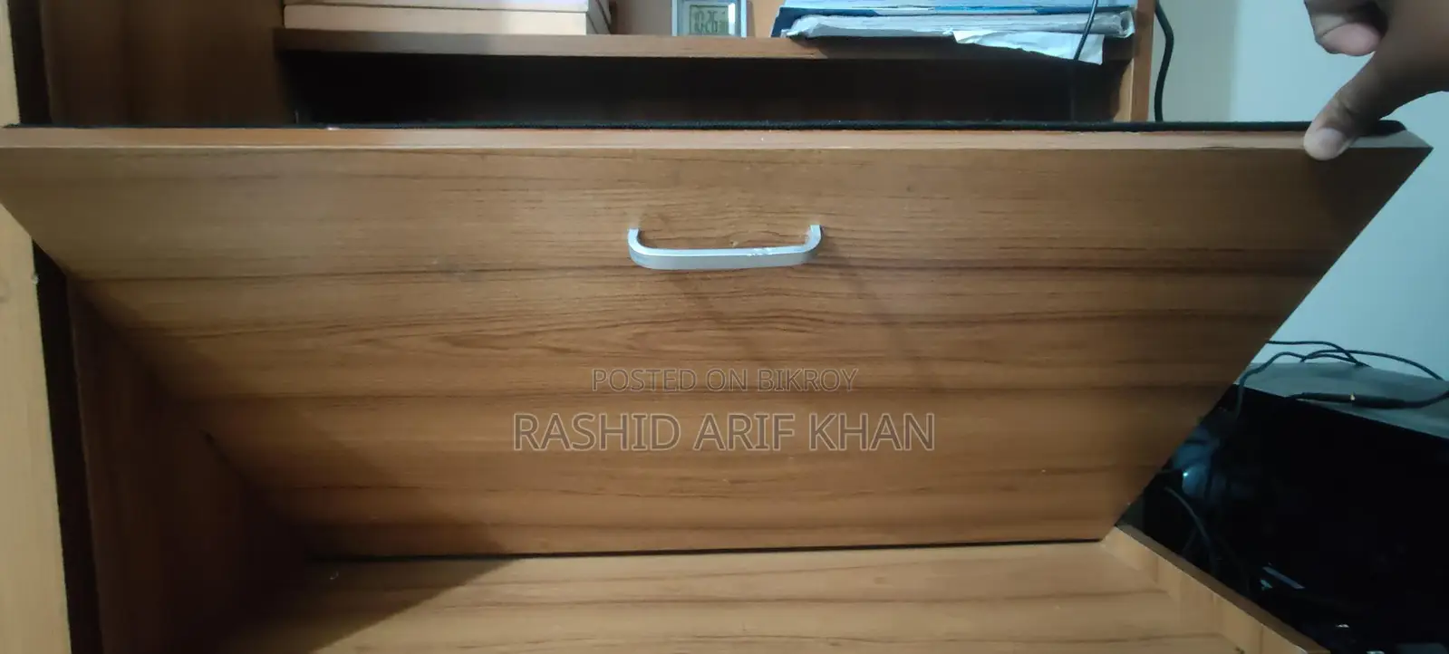 একটি পড়ার টেবিল