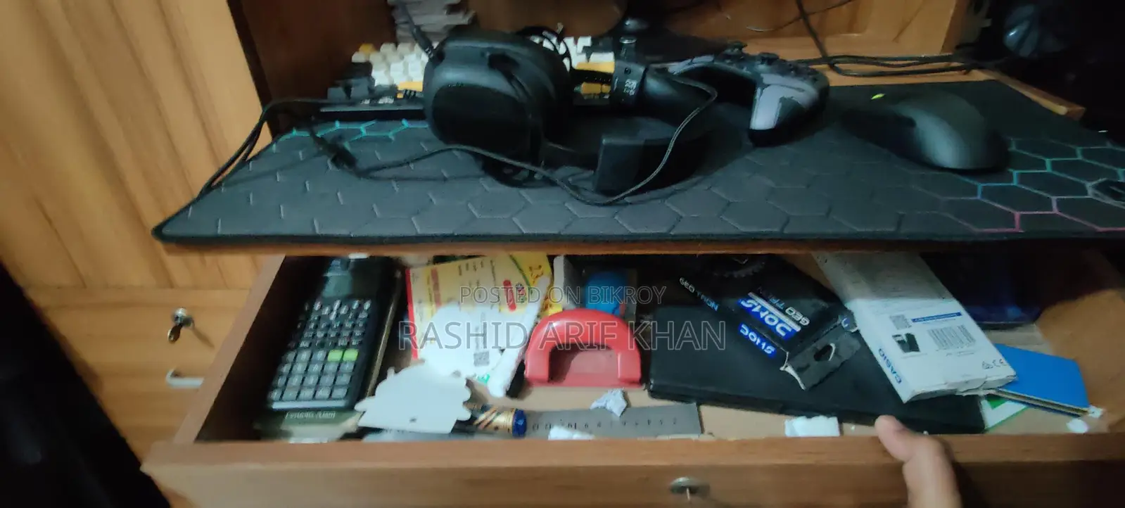 একটি পড়ার টেবিল