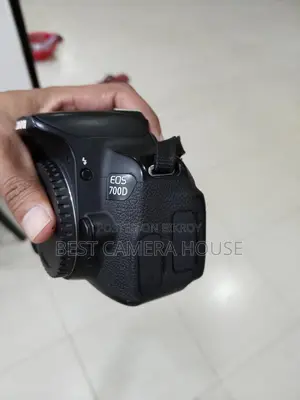 700d ফুল ফ্রেশ কন্ডিশন জাস্ট ডিসপ্লে তে শ্যাডো আছে একটু