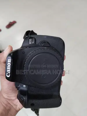 700d in full fresh condition, just a slight shadow on the display