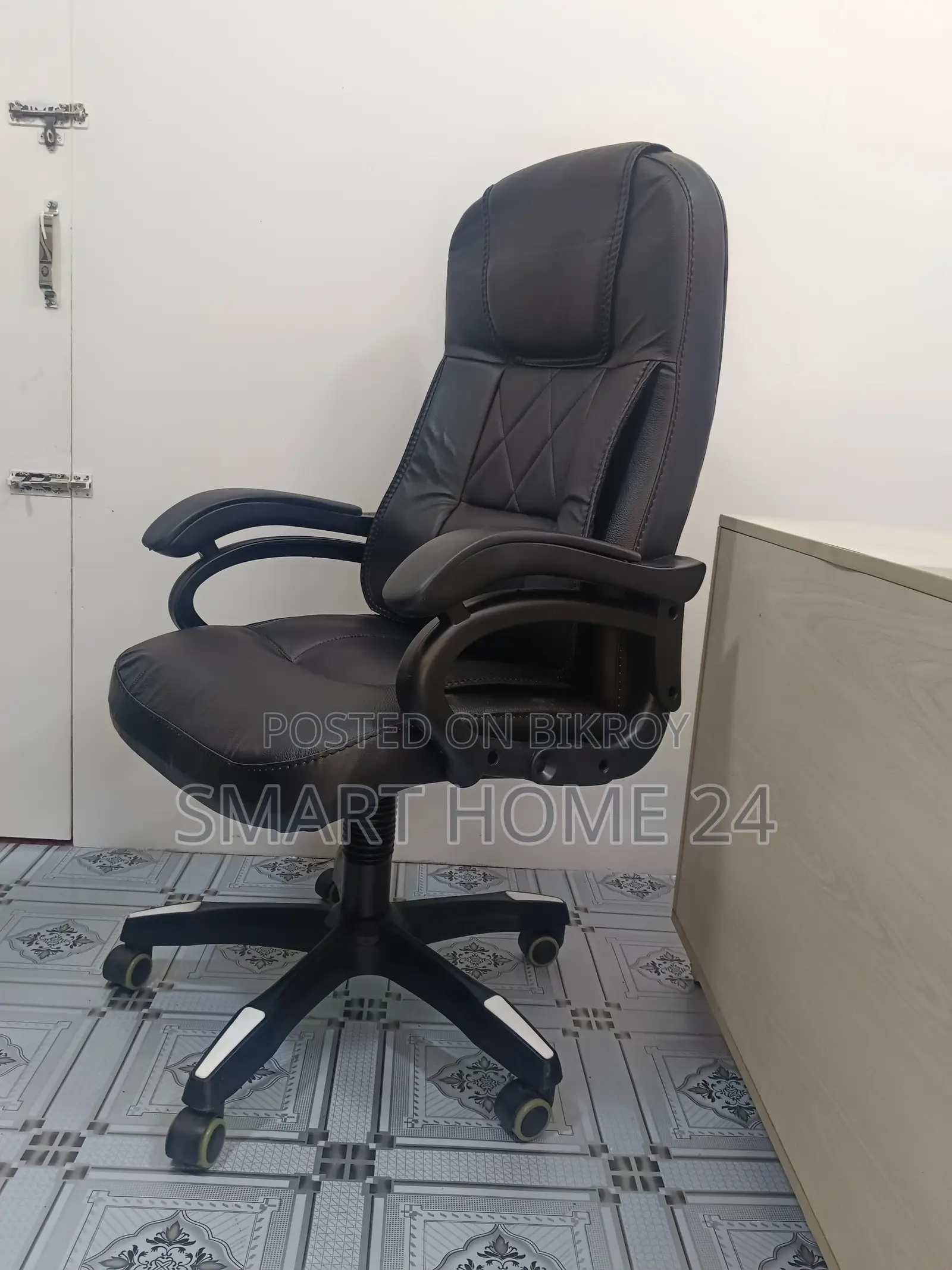 Premium Executive Office Chair – Comfortable, Strong