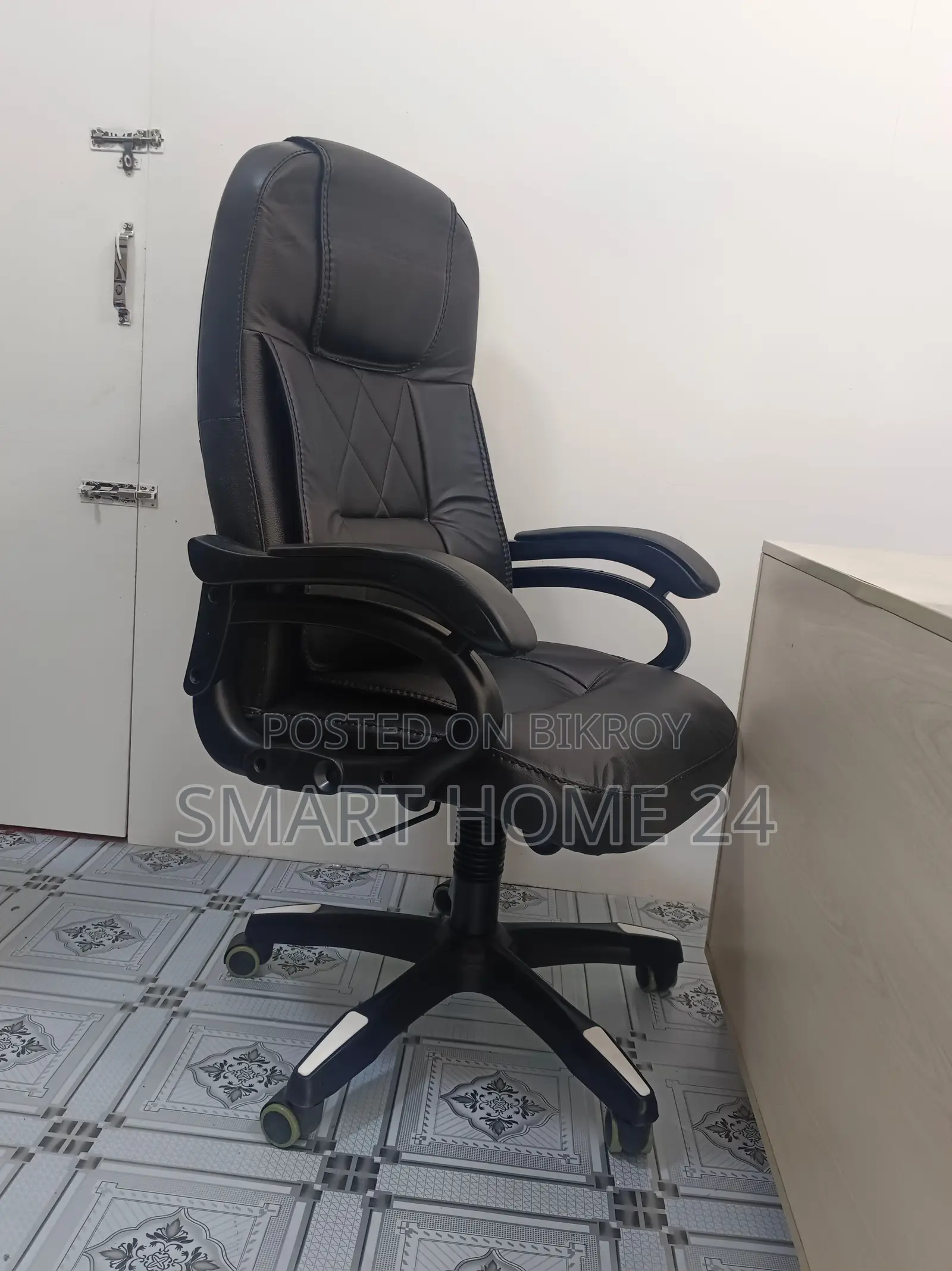 Premium Executive Office Chair – Comfortable, Strong
