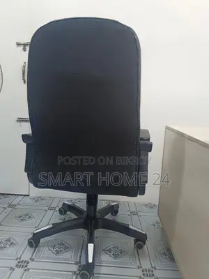 Premium Executive Office Chair – Comfortable, Strong