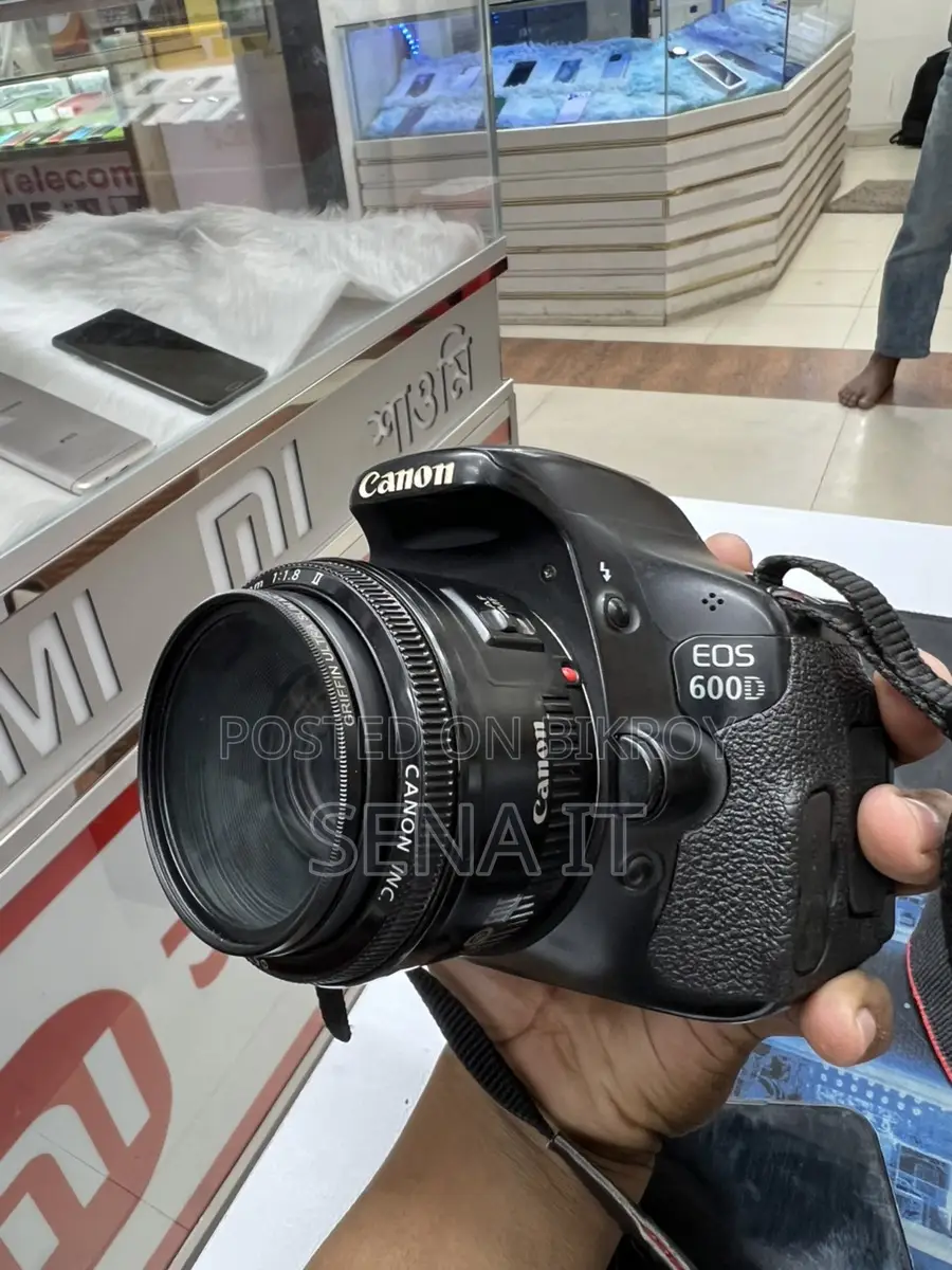 Canon 700D camera