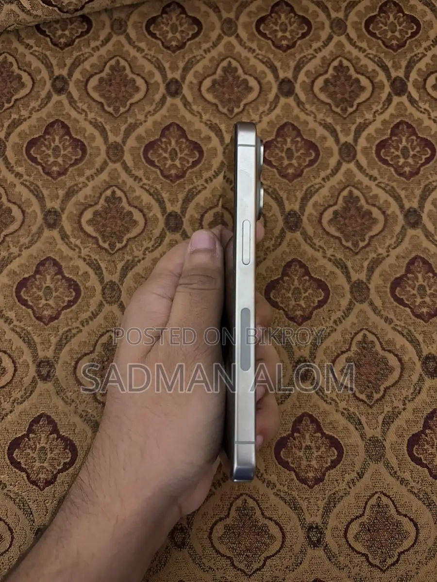 Apple iPhone 15 Pro Natural Titanium (Used)