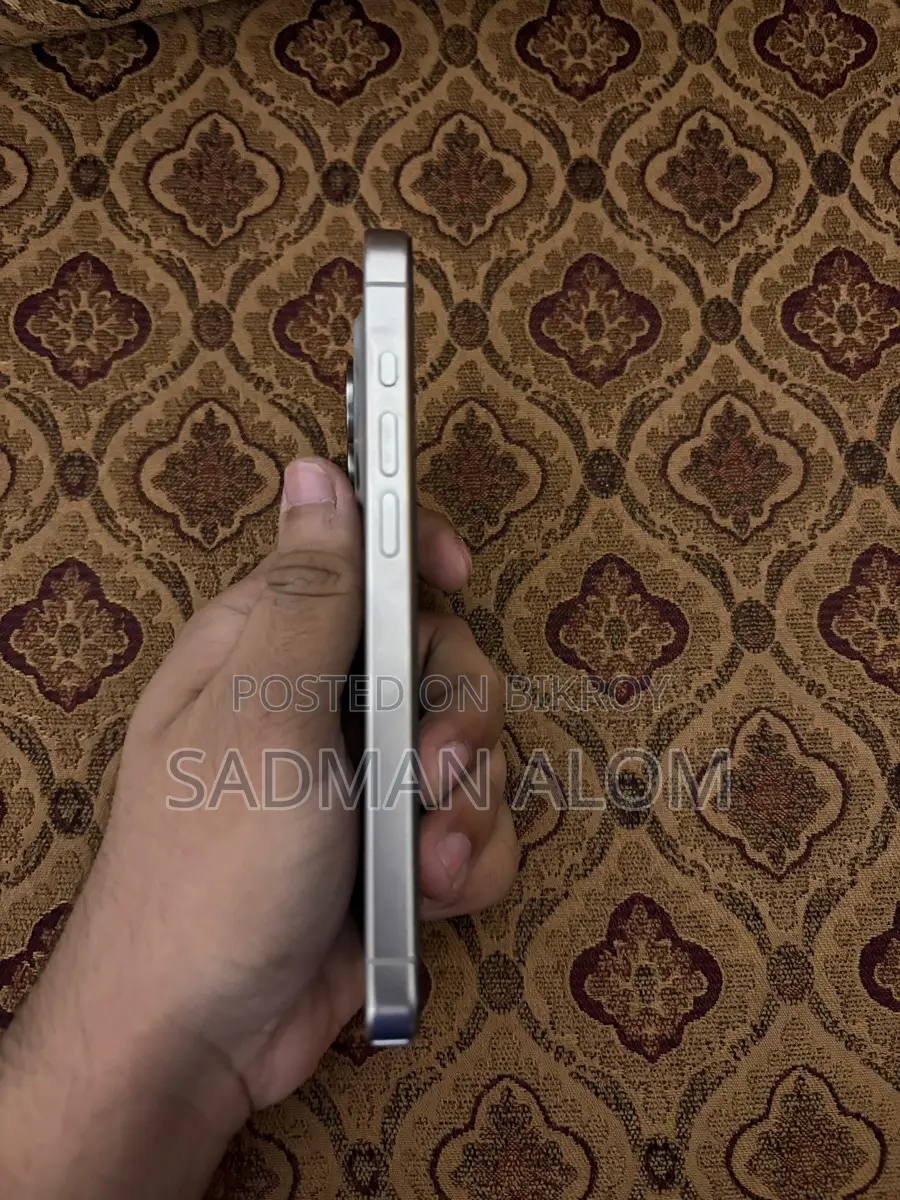 Apple iPhone 15 Pro Natural Titanium (Used)