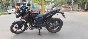 Honda X Blade . 2025
