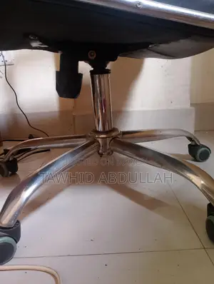 একটি ব্যবহৃত করা অফিস চেয়ার বিক্রি হবে।