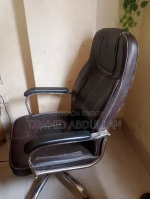 একটি ব্যবহৃত করা অফিস চেয়ার বিক্রি হবে।