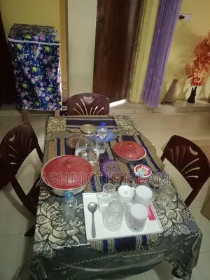 চার চেয়ারের ডাইনিং টেবিল বিক্রি হবে