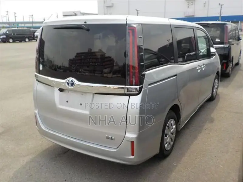 Toyota Noah HYBRID X PACKAGE 2021