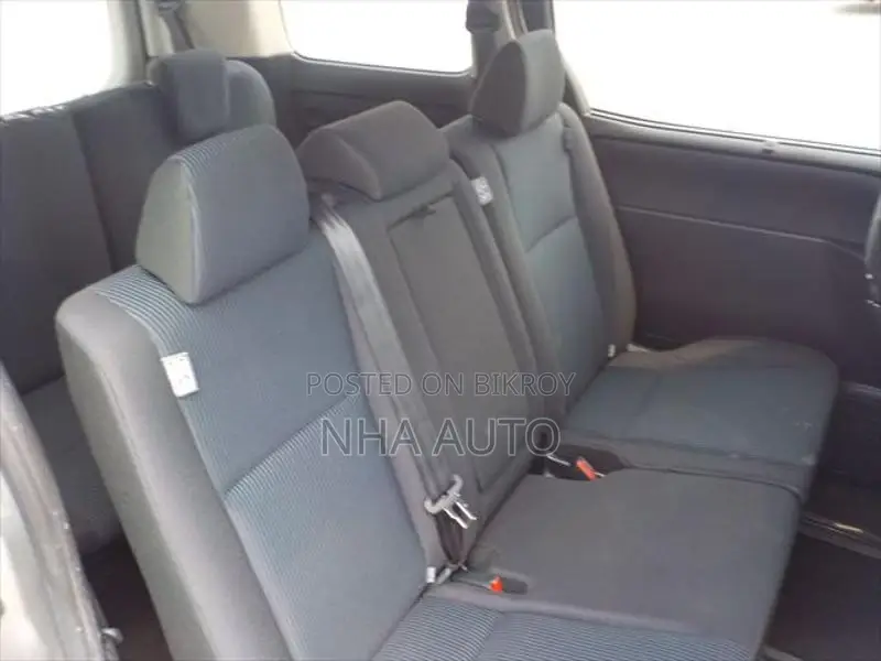 Toyota Noah HYBRID X PACKAGE 2021