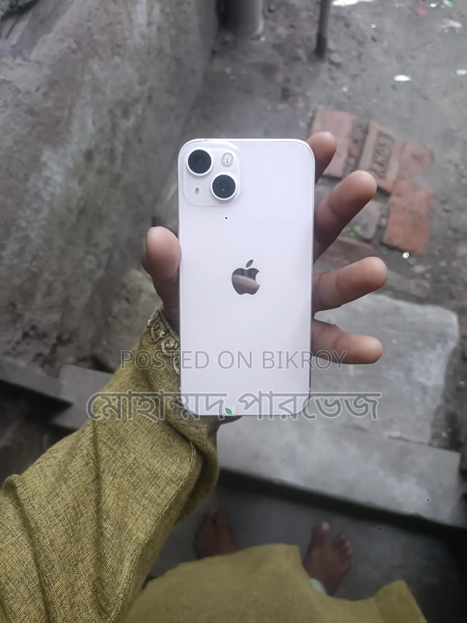 Apple iPhone 13 (Used)