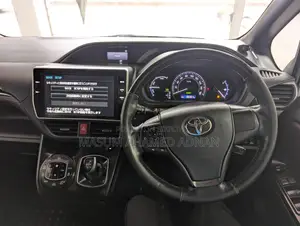 Toyota Esquire Gi premium 2018