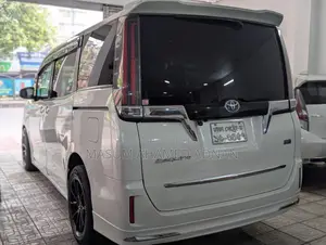 Toyota Esquire Gi premium 2018