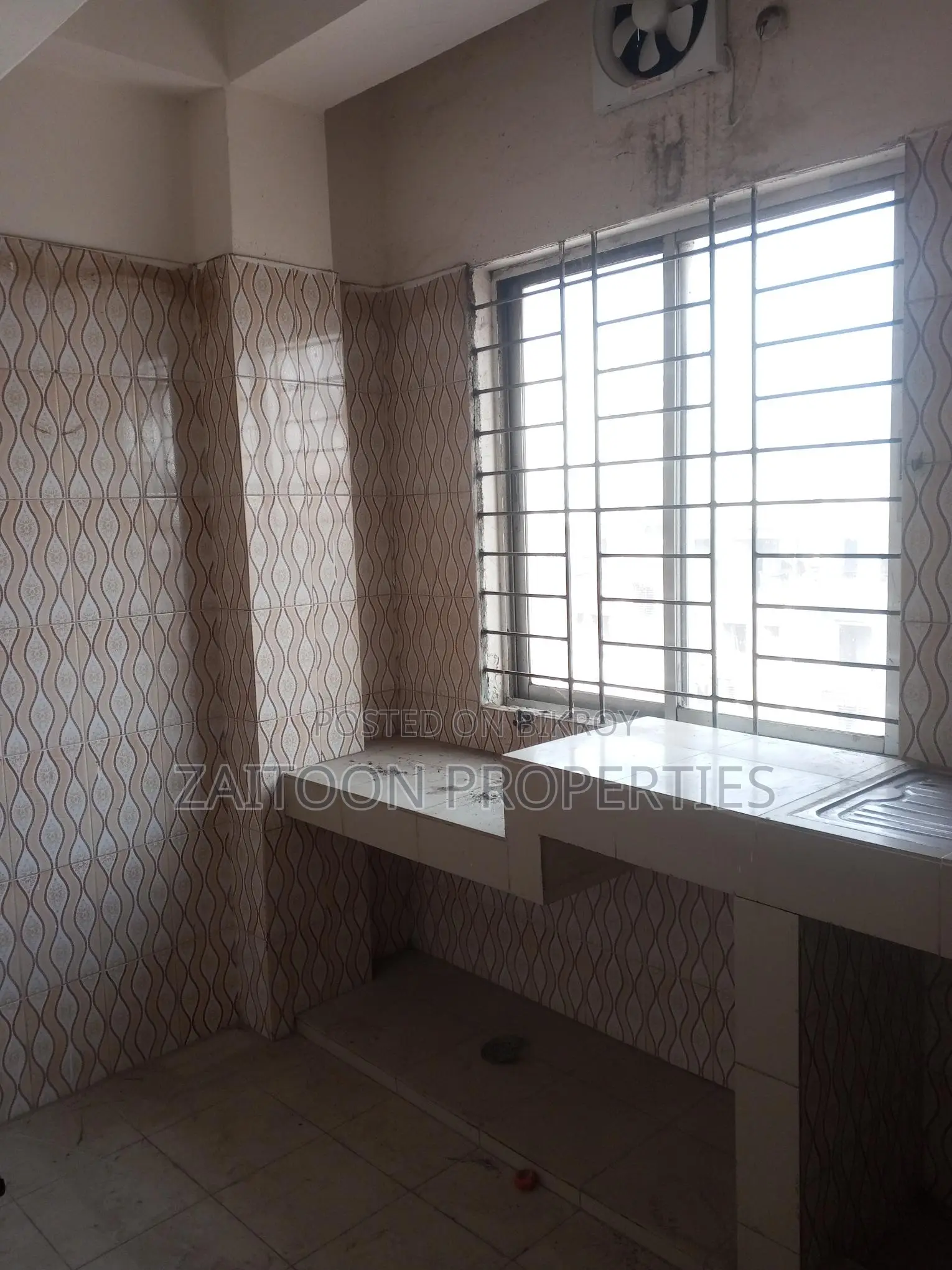 Top Floor 900 Sq Ft