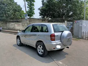 Toyota RAV4 silver 2004