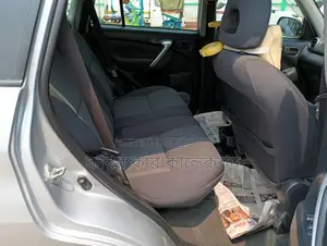 Toyota RAV4 silver 2004