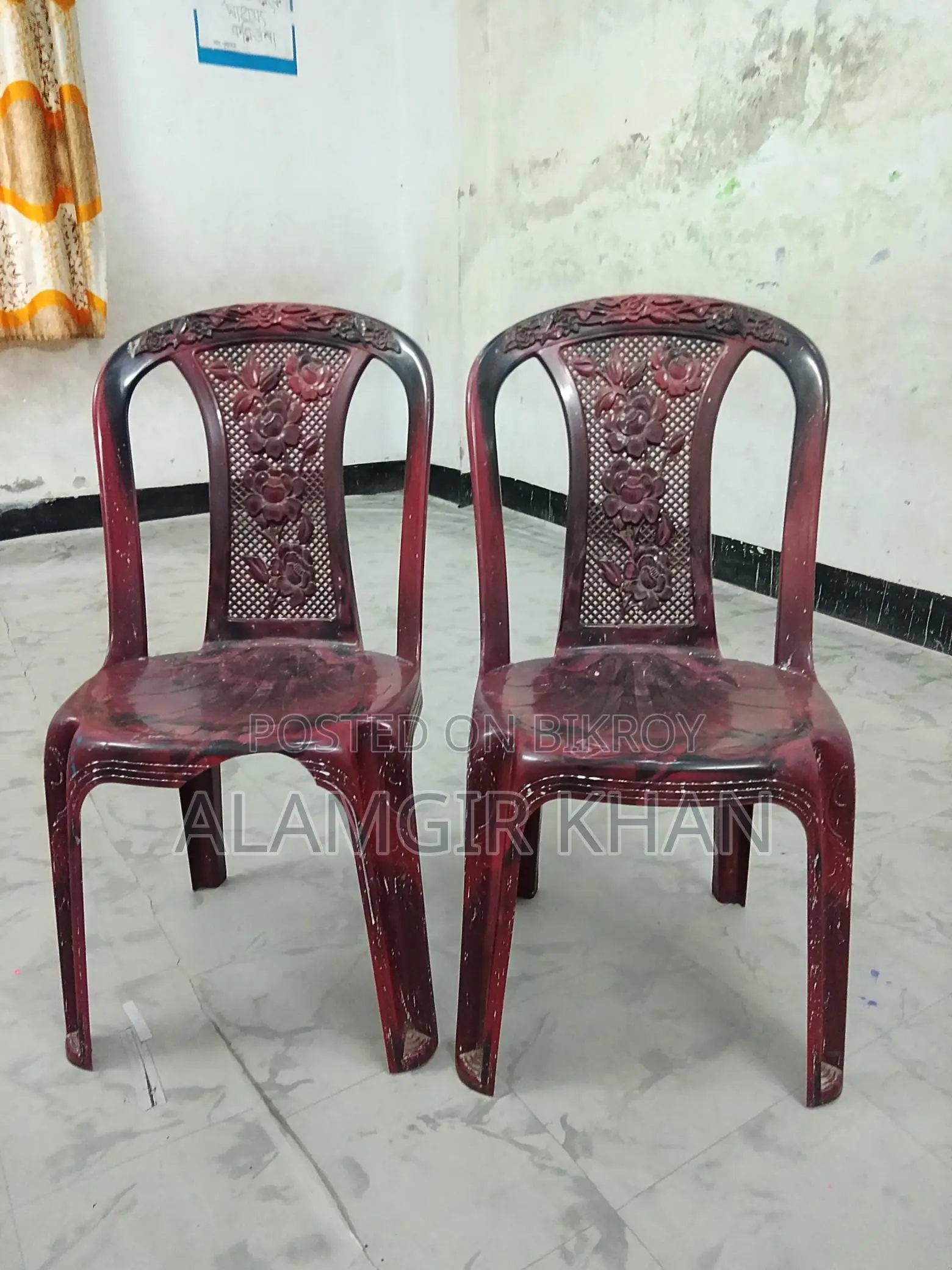 ২ টি চেয়ার বিক্রি করা হবে