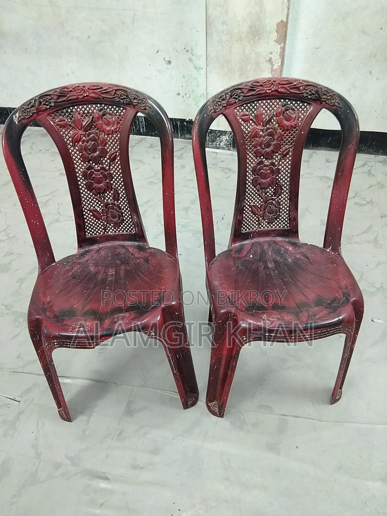 ২ টি চেয়ার বিক্রি করা হবে