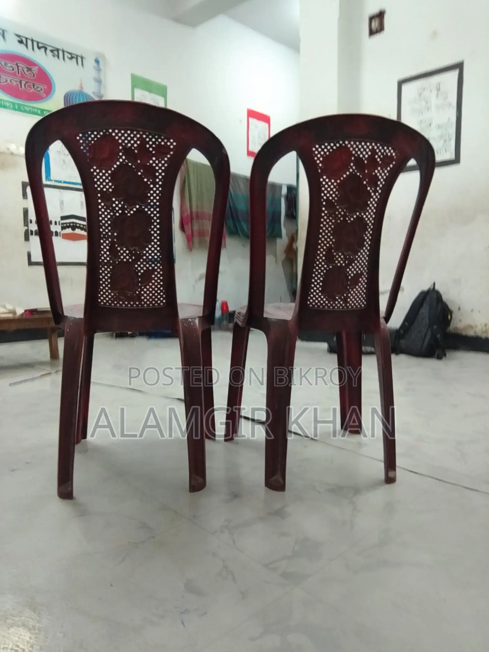 ২ টি চেয়ার বিক্রি করা হবে