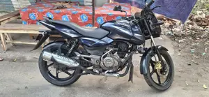 Bajaj Pulsar 150 . 2017