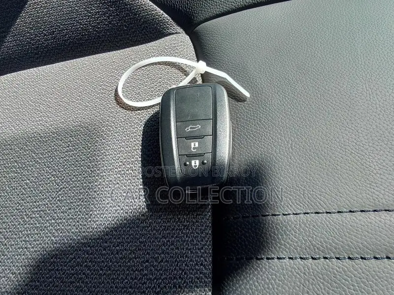Toyota Corolla Cross Z Leather HV Pearl 2023