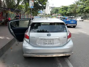 Toyota Aqua Hybrid 2015