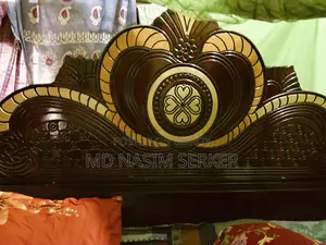 একটি পুরাতন খাট ৬ ফিট বাই ৭ বিক্রি করা হবে