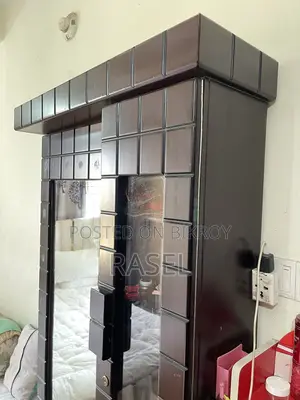 ড্রেসিং টেবিল (অলমোস্ট নিউ)