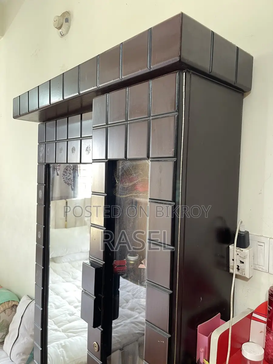 ড্রেসিং টেবিল (অলমোস্ট নিউ)