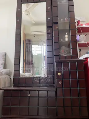 ড্রেসিং টেবিল (অলমোস্ট নিউ)