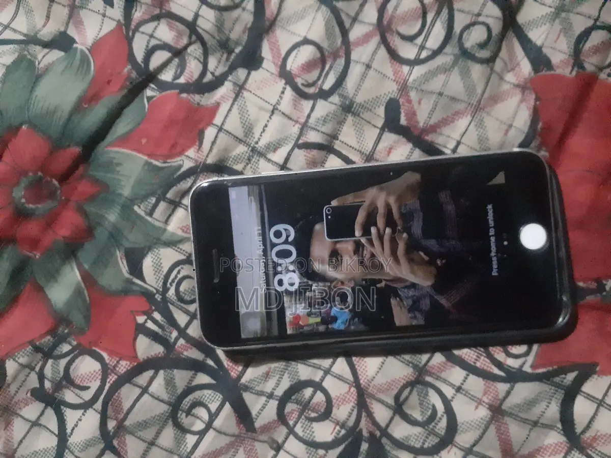 Apple iPhone 8 (Used)
