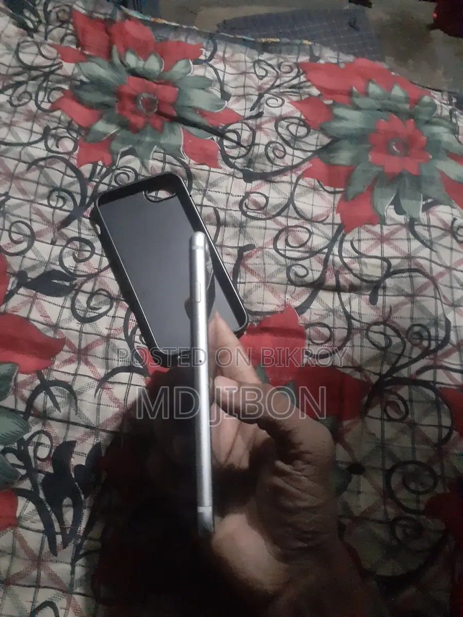 Apple iPhone 8 (Used)