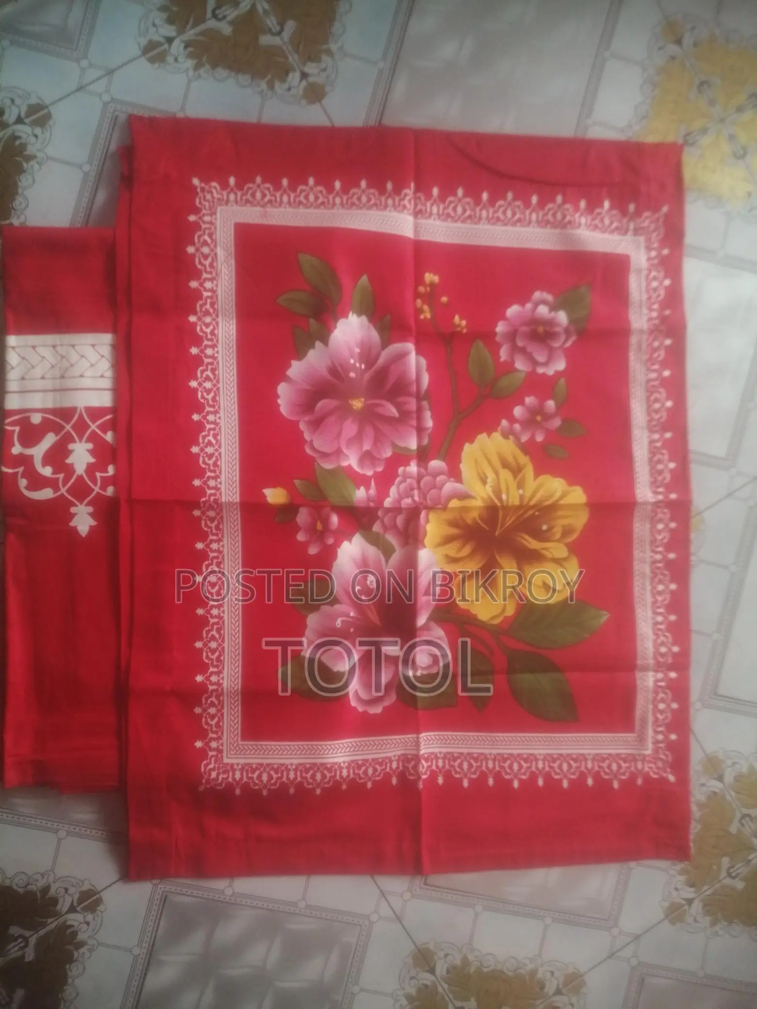 এক ফুলের বিছানার চাদর