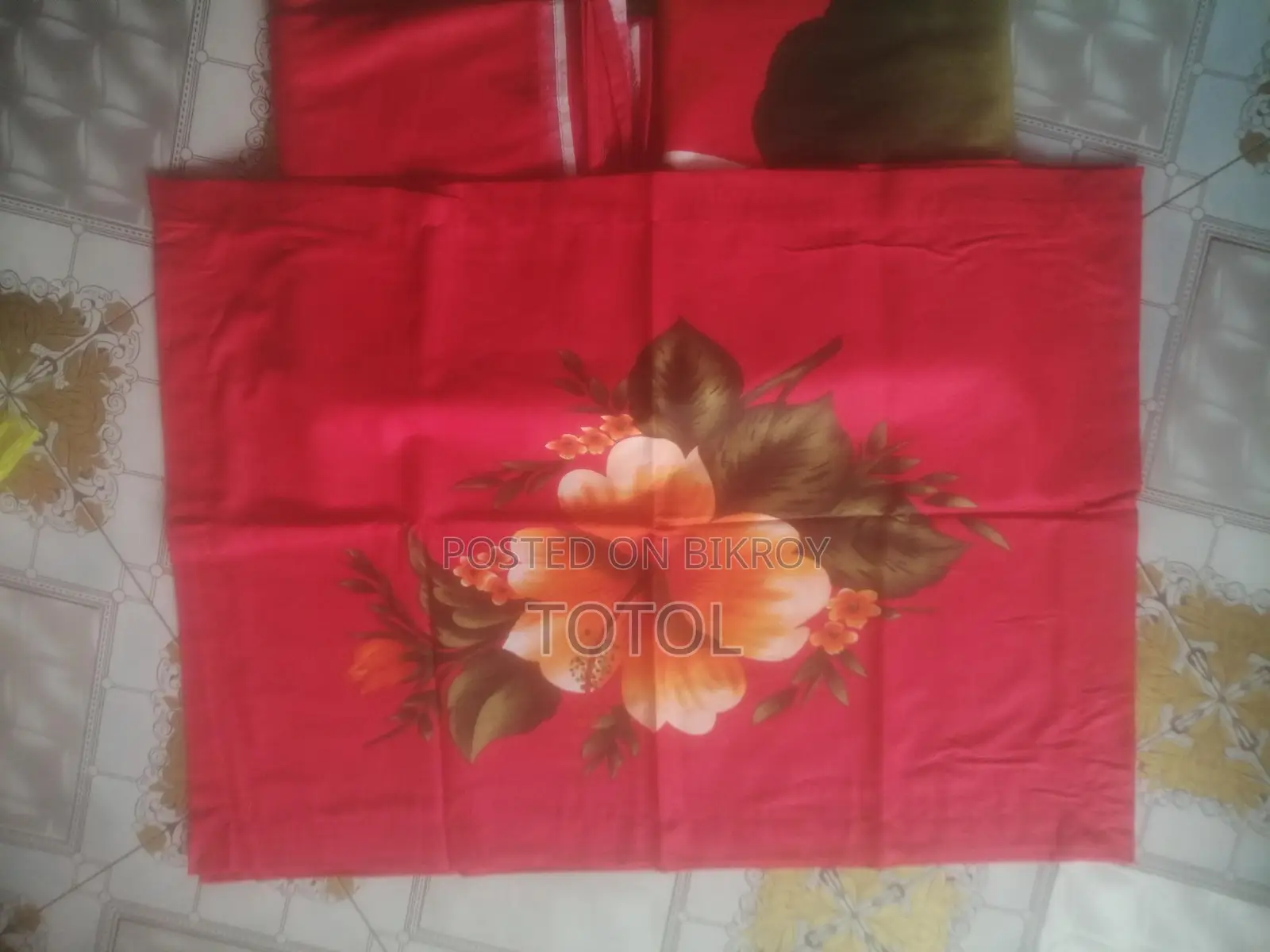 এক ফুলের বিছানার চাদর