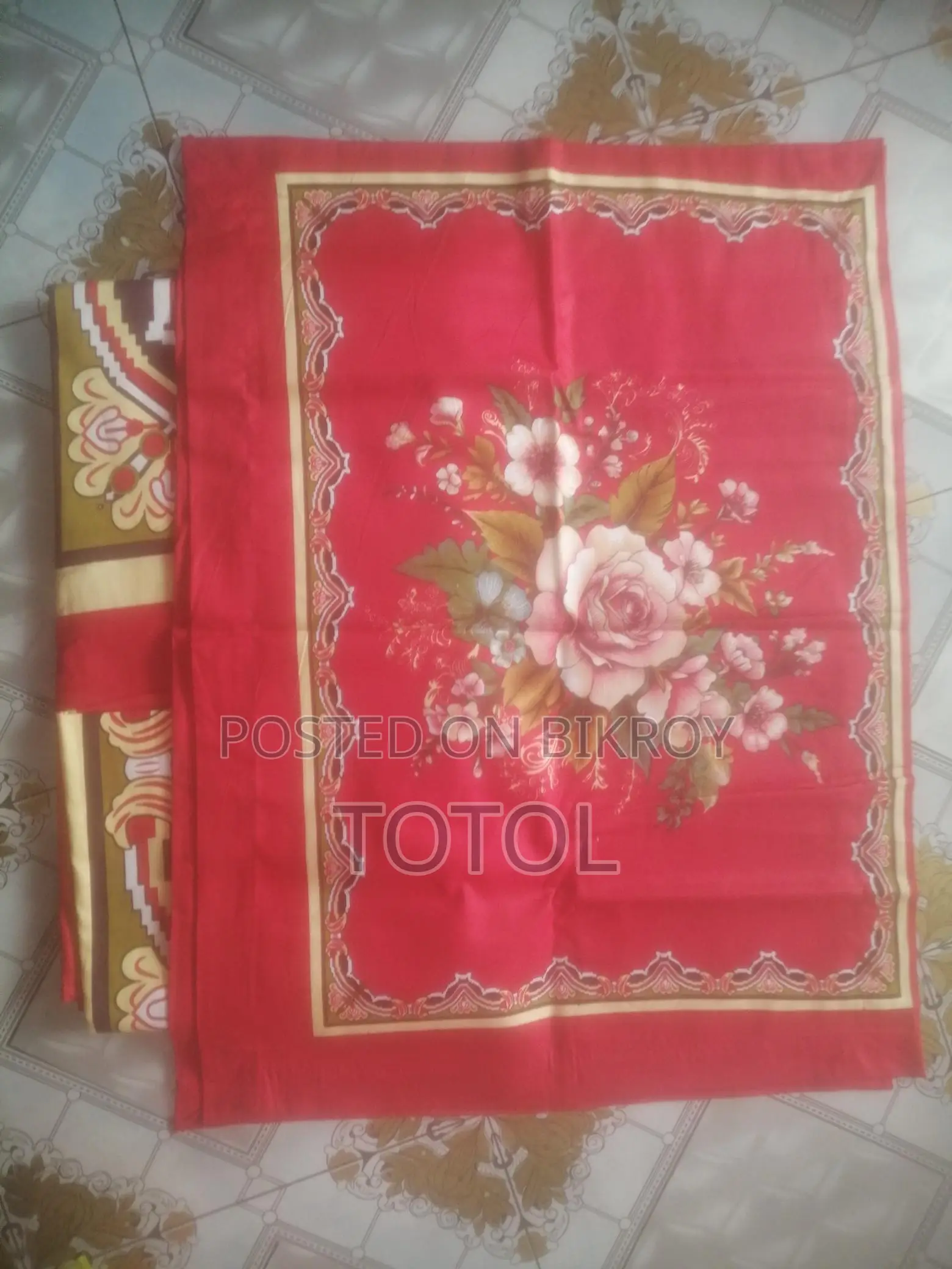 এক ফুলের বিছানার চাদর