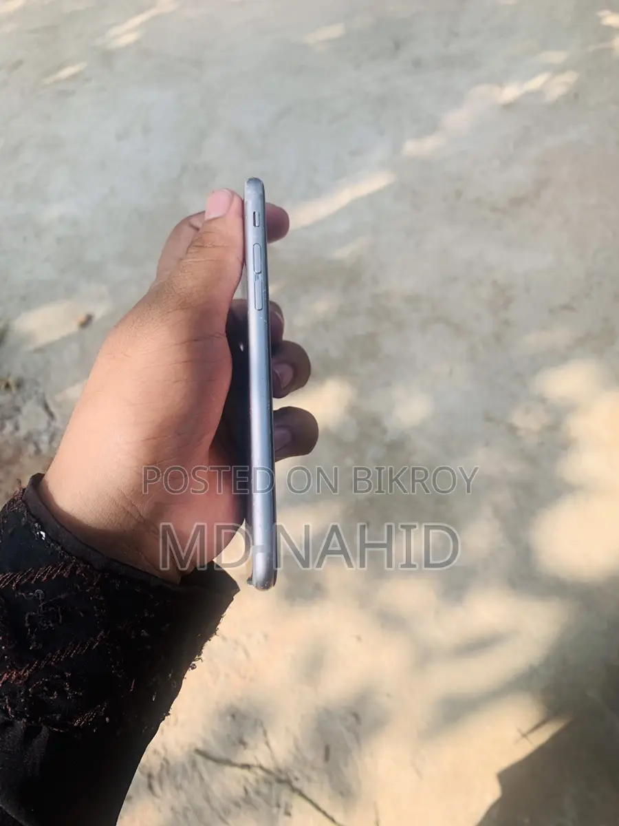 Apple iPhone 6S . (Used)