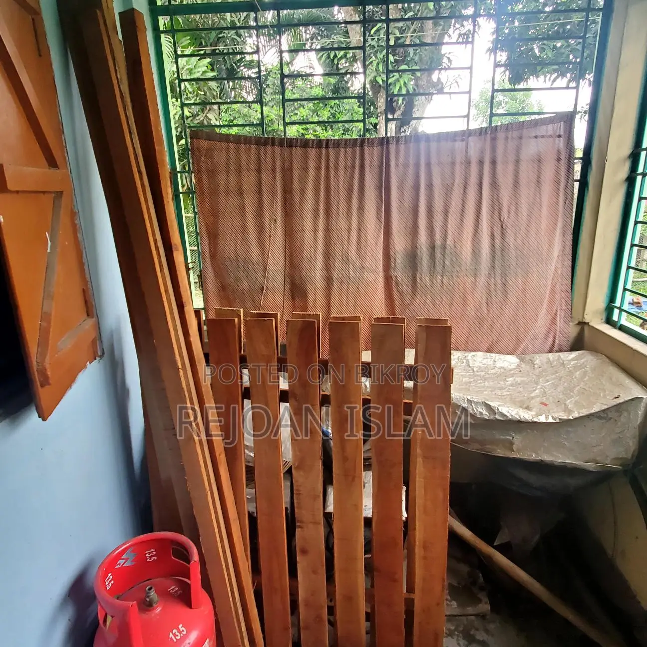 অটবি সিঙ্গেল খাট