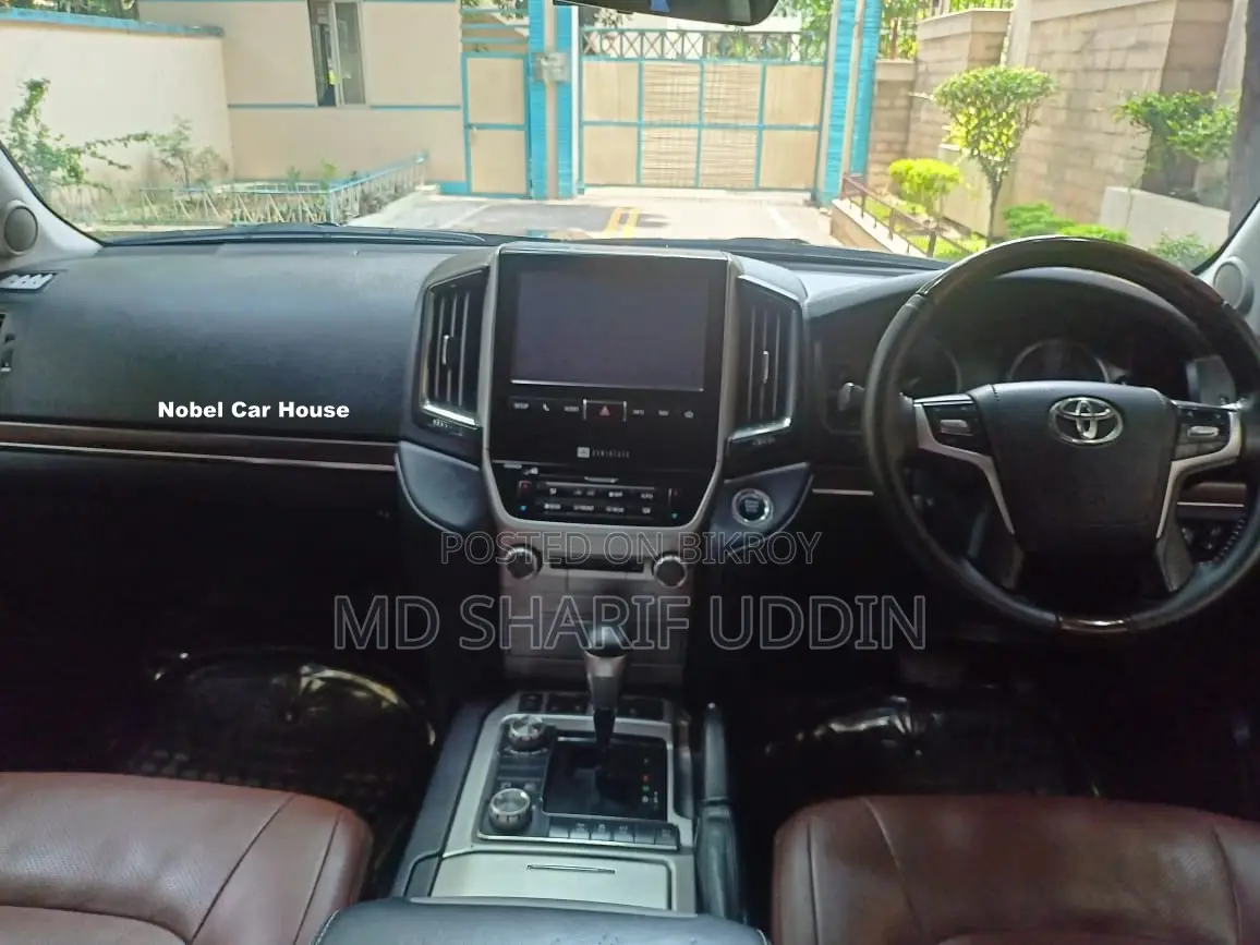 Toyota Land Cruiser VX-V8 (Diesel Turbo) 2018
