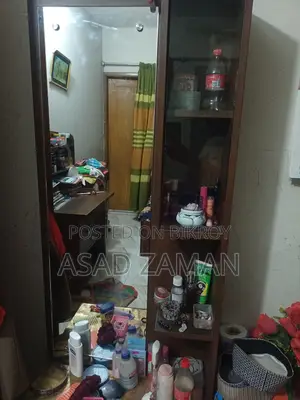 Regal এর ড্রেসিং টেবিল