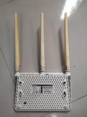 Tenda F3 মডেলের ৩০০ এমবিপিএস ৩ এন্টেনার রাউটার।