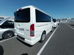 Toyota Hiace Super GL Pearl 2021