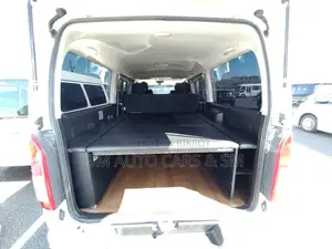 Toyota Hiace Super GL Pearl 2021